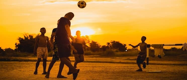 Как хорошо играть в футбол – Бразильские и Европейские футболисты делают это с самого детства и поэтому они лучшие в мире «МКС»